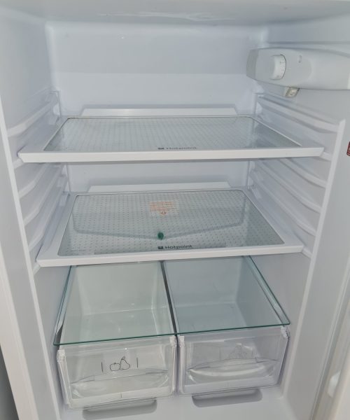 cleaning inside fridge - Skyline Cleaning