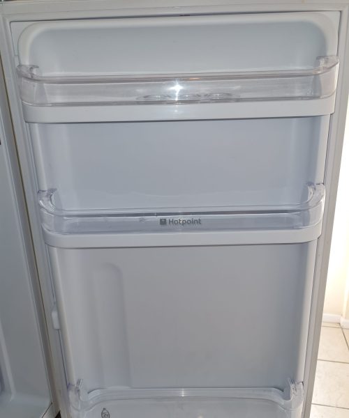 clean inside fridge door - Skyline Cleaning